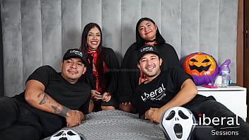 Pareja de amigos hacen su primer intercambio