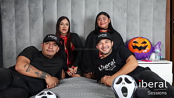 Pareja de amigos hacen su primer intercambio