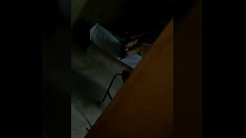 Esposa puta en hotel infiel se masturba y pide que la llenen de lechita