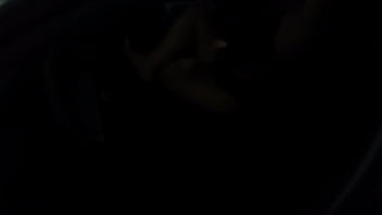 Ruiva casada sai sem o marido e chupa muito pau na balada em banheiro masculino e gloryholi no swing