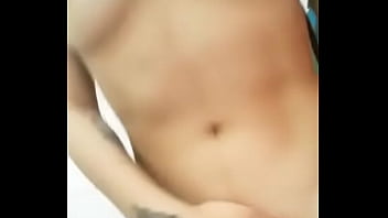 Novinha tatuada de dread se masturbando 3