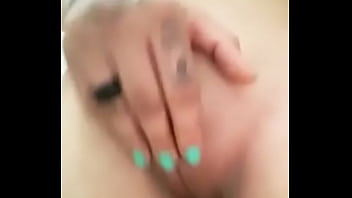 Novinha tatuada de dread se masturbando 3