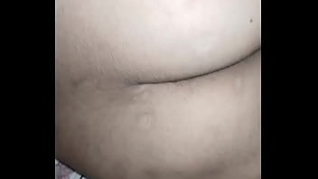 हिमाचल की लड़की बिस्तर पर अपनी बालों वाली चूत को रगड़ती और उँगलियाँ डालती है thumbnail