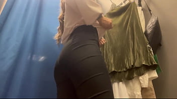 A sexy girl changes clothes in a public place