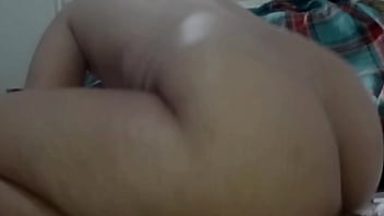 Esposa caliente con su gran culo rebotando duro en la polla teniendo deliciosos orgasmos múltiples amateur