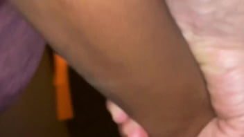 Encontrei a vizinha na rua convenci ela mostrar a bunda