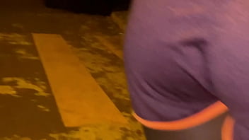 Encontrei a vizinha na rua convenci ela mostrar a bunda