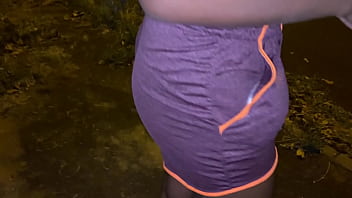 Encontrei a vizinha na rua convenci ela mostrar a bunda