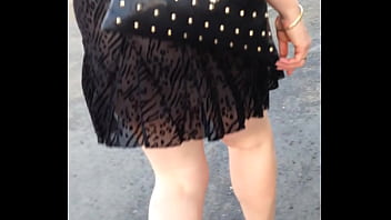 Son cuk en sexy en robe transparente et talon