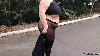 Minha madrasta novinha nas ruas com roupa transparente sem calcinha se exibindo no panties