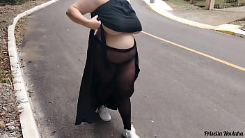 Minha madrasta novinha nas ruas com roupa transparente sem calcinha se exibindo no panties