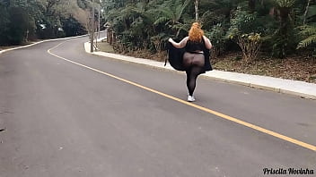 Minha madrasta novinha nas ruas com roupa transparente sem calcinha se exibindo no panties