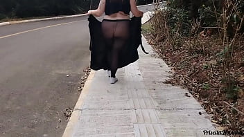 Minha madrasta novinha nas ruas com roupa transparente sem calcinha se exibindo no panties