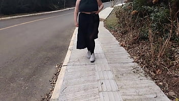 Minha madrasta novinha nas ruas com roupa transparente sem calcinha se exibindo no panties