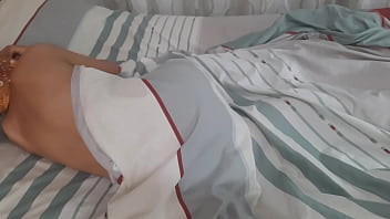 Mi vecina quiere leche y lo saca con su mano excitante Mi vecina quiere leche y lo saca con su mano excitante