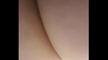 Latina muestra sus atributos