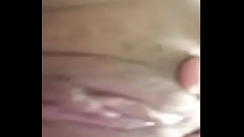 Latina muestra sus atributos