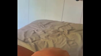 Esposa safada acordou com tesão e se masturbou antes do trabalho