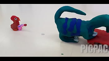 Pollo con polla se corre dentro del ano de un dinosaurio so hot