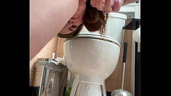 Twerking on the toilet