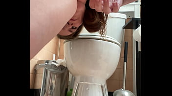 Twerking on the toilet