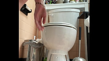 Twerking on the toilet