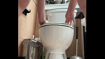 Twerking on the toilet