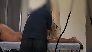 Dick flashing to massage girl