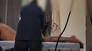 Dick flashing to massage girl