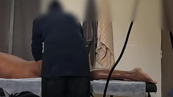 Dick flashing to massage girl