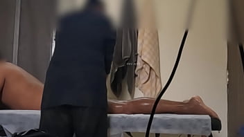 Dick flashing to massage girl