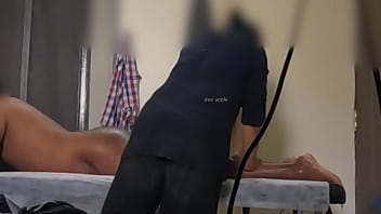 Dick flashing to massage girl