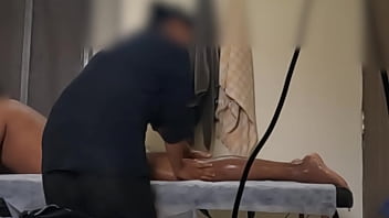 Dick flashing to massage girl