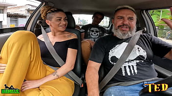 Casal De Swinger Entra Na Carona E Sra Lovefire Conta Sobre Seu Gangbangs thumbnail