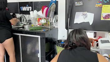 Nos mamamos los coños y nos exitamos