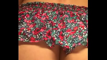 Metendo até no fundo do cuzinho