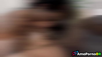 Ohando a empregada no banho