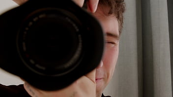 Photographer couldn't take it anymore and ended up in bed with model