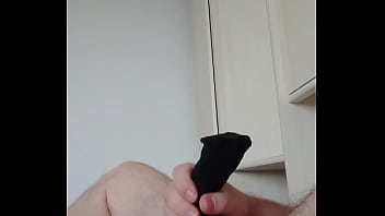 Socken wichsen ist geil besonders wenn die socke noch feucht ist einige sind