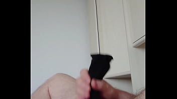 Socken wichsen ist geil besonders wenn die socke noch feucht ist einige sind