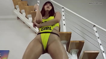 高叉高腰比基尼泳装美女姐姐，你们喜欢 吗