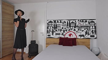 Squirting true ripped pantyhose