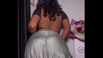 Lady shaking her big booty