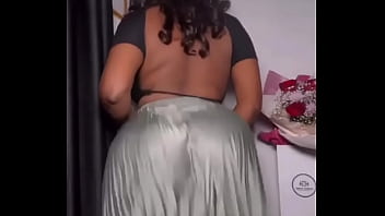 Lady Shaking Her Big Booty thumbnail