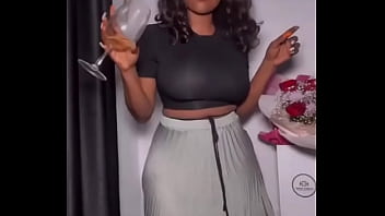 Lady shaking her big booty