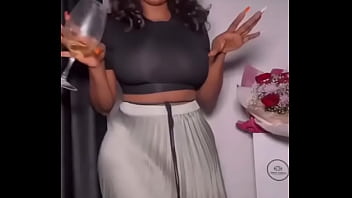 Lady shaking her big booty