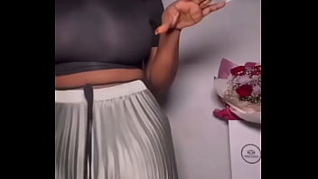 Lady shaking her big booty