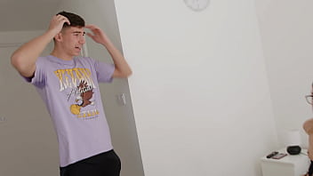 A la jovencita megan love le encanta que la dominen 2 pollas a la vez