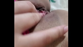 Mira mi vagina de cerca como salen mis fluidos