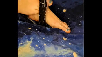 Giochini con i piedi in privato